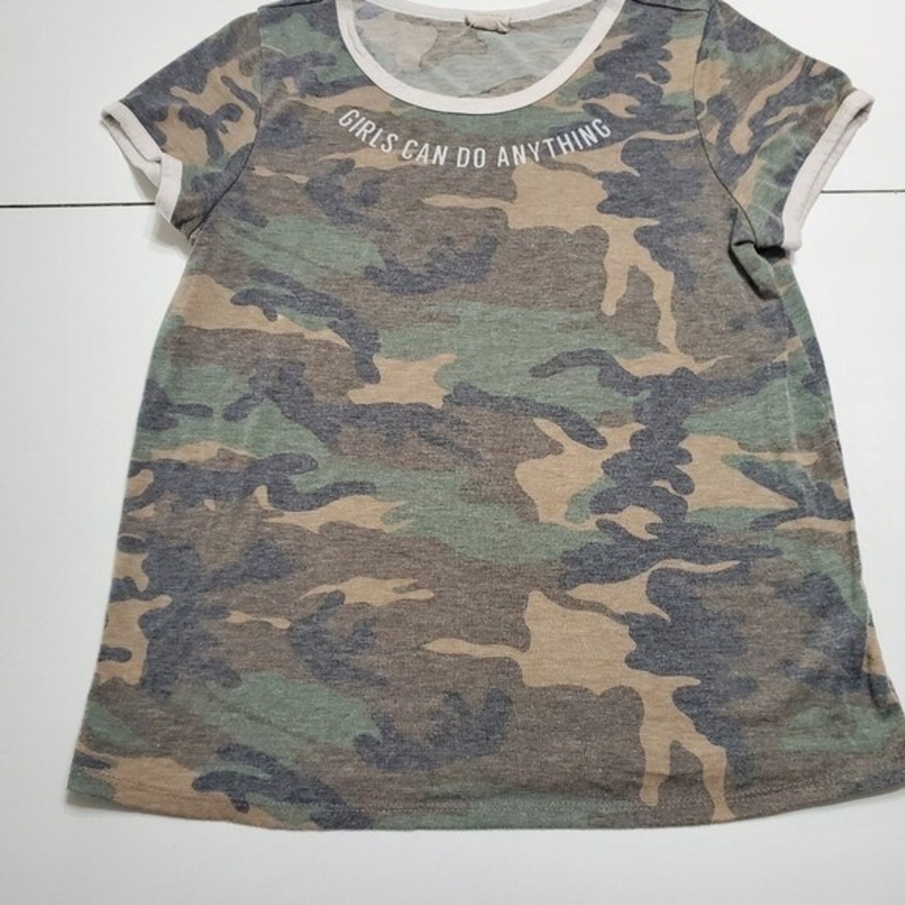Four Girlz Lg girls can do anything camo tee shirt